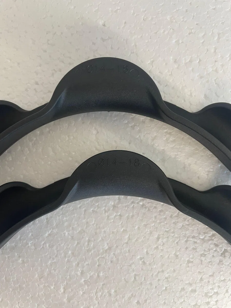 Curva di Sostegno per Tubi Riscaldamento a Pavimento, Nero, Supporto Impianti Radianti, Diametro 14-18 mm, Accessorio Installazione conf. da 25 pz