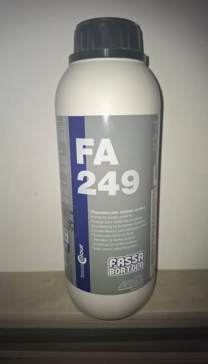 FISSATIVO ISOLANTE STABILIZZANTE DEL FONDO PER SISTEMI ACRILICI FASSA FA 249 LT 1.00