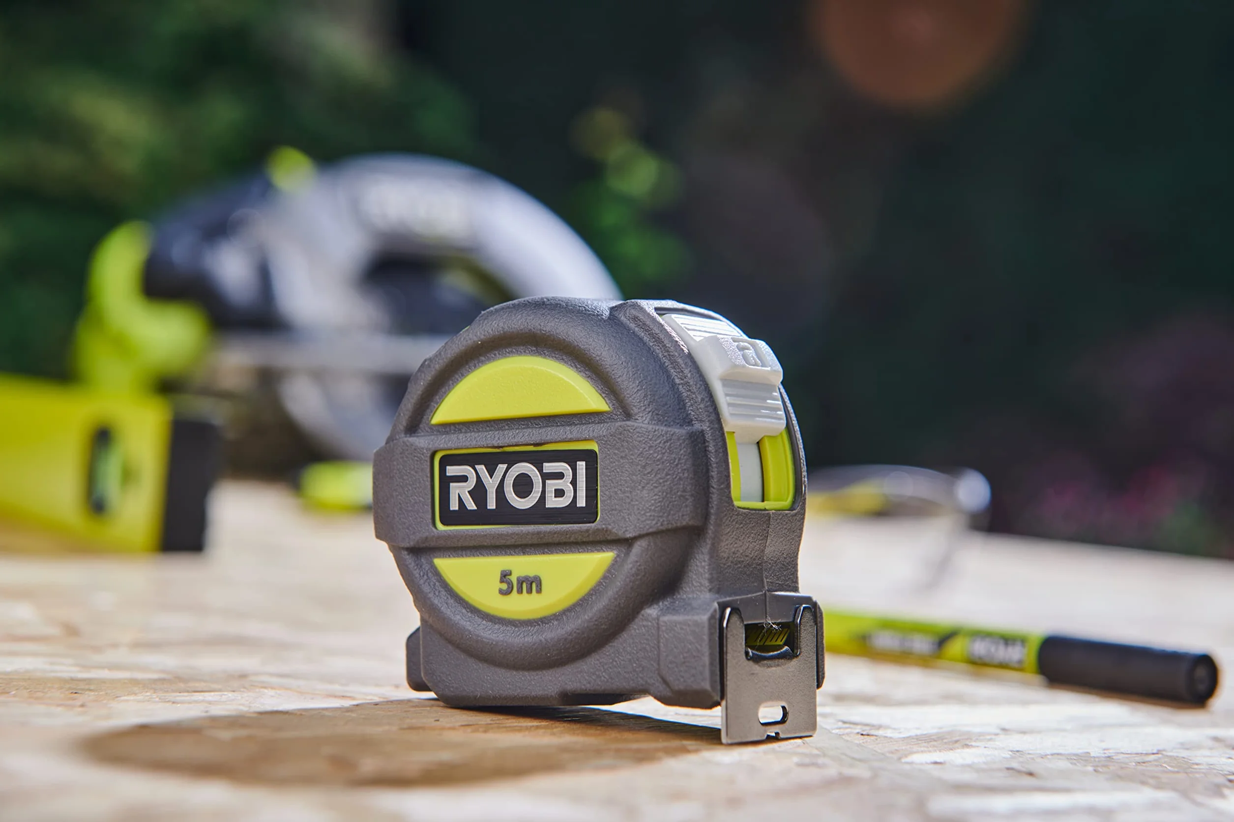 Ryobi RTM5M Metro a Nastro 5 Metri, Anti-Flessione, Guscio Gommato Anti-Urto, Blocco a Pulsante