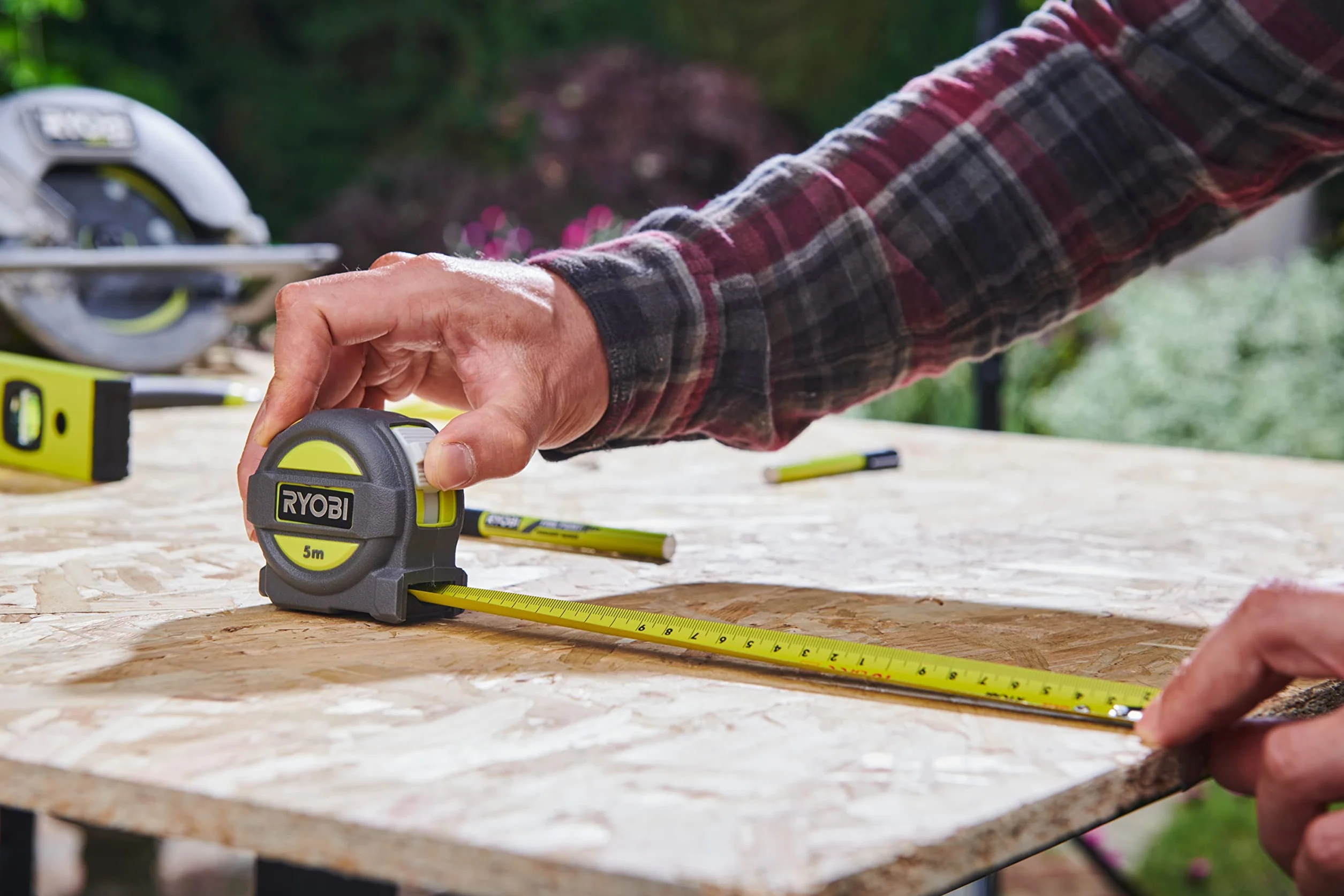 Ryobi RTM5M Metro a Nastro 5 Metri, Anti-Flessione, Guscio Gommato Anti-Urto, Blocco a Pulsante