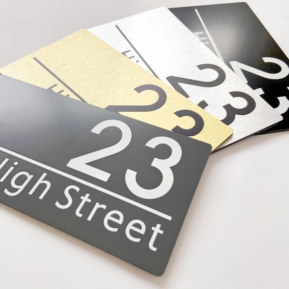 Numeri di Alluminio Compositi Personalizzati per Casa e Strada - Stampa per Esterni in Grigio Antracite per Hotel, Negozio, Appartamento